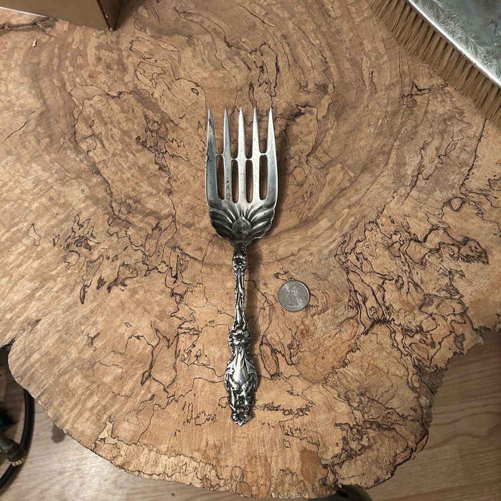Elegant huge Sterling Silver serving Fork 127 grams Thick and beefy meat fork. - Picture 2 of 2